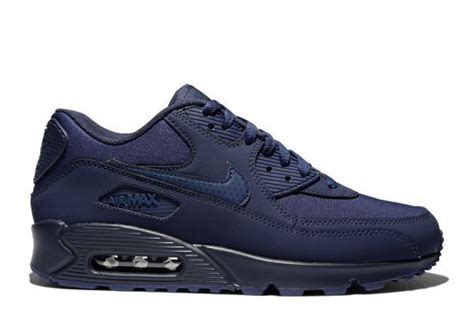 nike women's navy blue sneakers